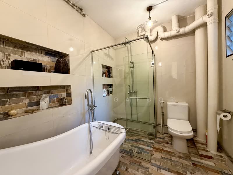 130 Clarence Lane, 130 Clarence Lane, 3 Bedrooms, 1,119 sqft, HDB Flat For Sale, by Halim Gafoor, 500162605 - Bathroom - PropertyGuru.com.sg