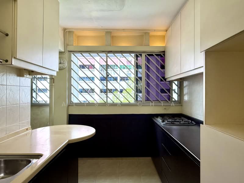 4 Queen's Road, 4 Queen's Road, 2 Bedrooms, 786 sqft, HDB Flat For Sale, by Alyssa Chia, 500162612 - Kitchen - PropertyGuru.com.sg