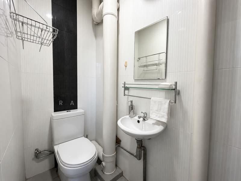 108 Jalan Rajah, 108 Jalan Rajah, 4 Bedrooms, 1,614 sqft, HDB Flat For Sale, by Rachel Khoo, 500162619 - Bathroom - PropertyGuru.com.sg
