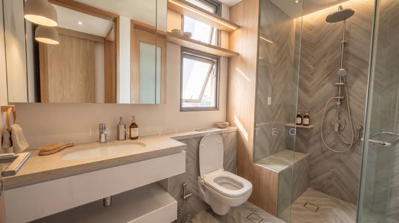 Freehold cheaper than 99 yrs, Kovan MRT, 1km to Holy Innocent's Pri, , 3 Bedrooms, 883 sqft, Condominium For Sale, by Ian Yijie Teo, 500162621 - Bathroom - PropertyGuru.com.sg