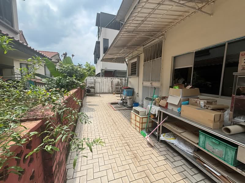 Watten Freehold land for rebuild, Watten Estate/Watten View/Watten Drive, 3 Bedrooms, 2,000 sqft, Semi-Detached House For Sale, by Jay Lee, 500162623 - Exterior - PropertyGuru.com.sg