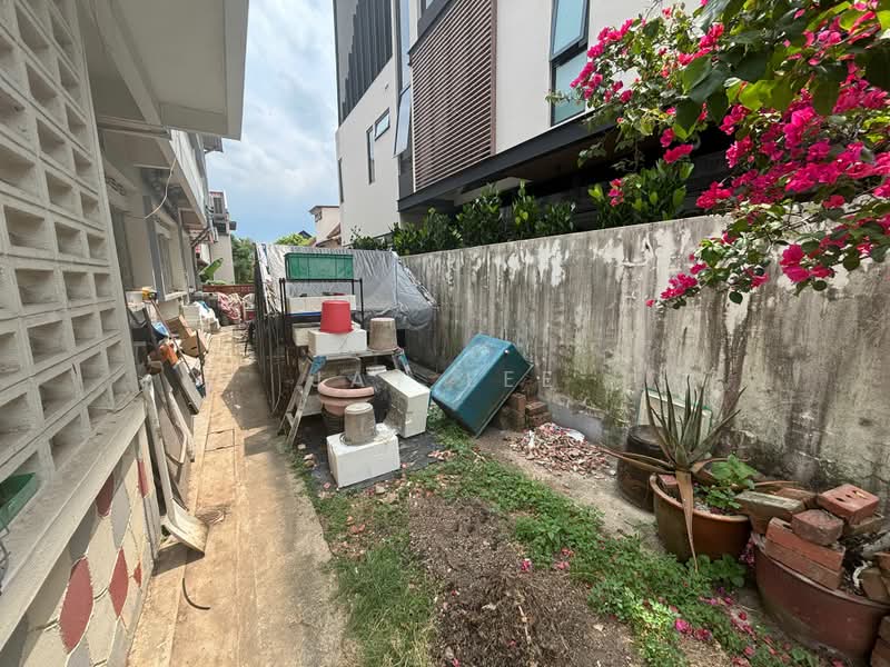 Watten Freehold land for rebuild, Watten Estate/Watten View/Watten Drive, 3 Bedrooms, 2,000 sqft, Semi-Detached House For Sale, by Jay Lee, 500162623 - Exterior - PropertyGuru.com.sg