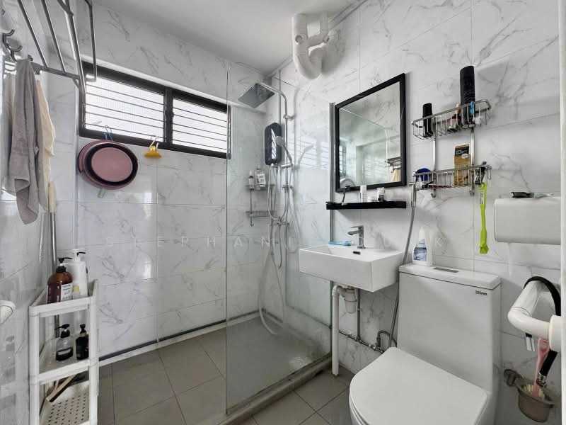 407 Serangoon Avenue 1, 407 Serangoon Avenue 1, 3 Bedrooms, 1,119 sqft, HDB Flat For Sale, by Stephanie Quek, 500162627 - Bathroom - PropertyGuru.com.sg