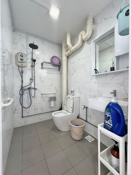 407 Serangoon Avenue 1, 407 Serangoon Avenue 1, 3 Bedrooms, 1,119 sqft, HDB Flat For Sale, by Stephanie Quek, 500162627 - Bathroom - PropertyGuru.com.sg