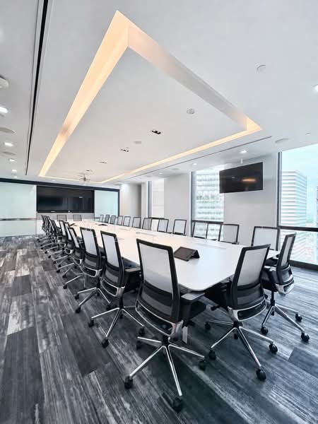 Parkview Square, 600 North Bridge Road, 15,420 sqft, Office For Rent, by DARREN LING JI RONG, 500162638 - Board Room - CommercialGuru.com.sg