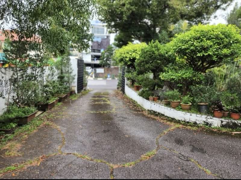 Rare !!! Squarish Plot Of Land For Rebuild,Don’t Miss !!!, Changi Road , Siglap View, 4 Bedrooms, 1,584 sqft, Detached House For Sale, by Leslie Lim, 500162642 - Exterior - PropertyGuru.com.sg