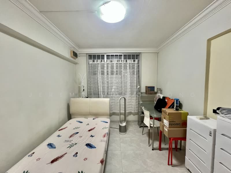 105 Bishan Street 12, 105 Bishan Street 12, 2 Bedrooms, 688 sqft, HDB Flat For Sale, by Jeremy Wong Hong Zheng, 500162648 - Bedroom - PropertyGuru.com.sg