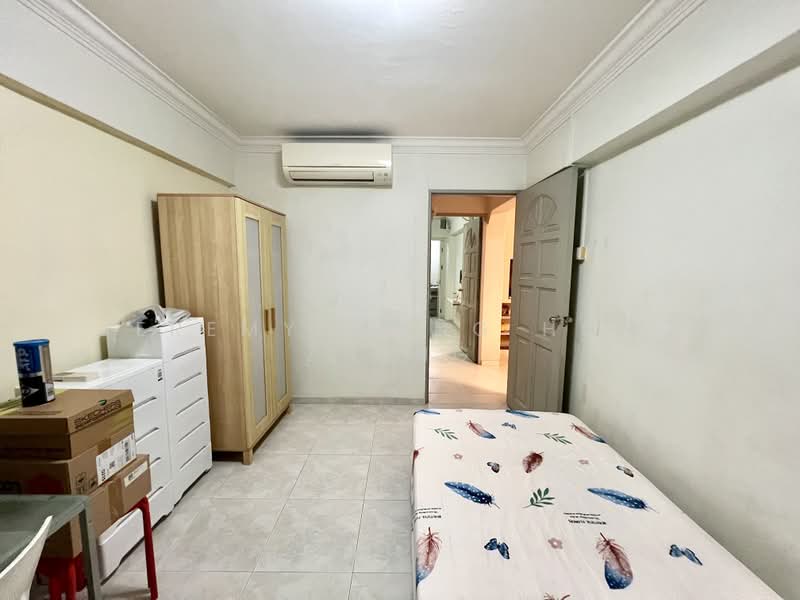 105 Bishan Street 12, 105 Bishan Street 12, 2 Bedrooms, 688 sqft, HDB Flat For Sale, by Jeremy Wong Hong Zheng, 500162648 - Bedroom - PropertyGuru.com.sg