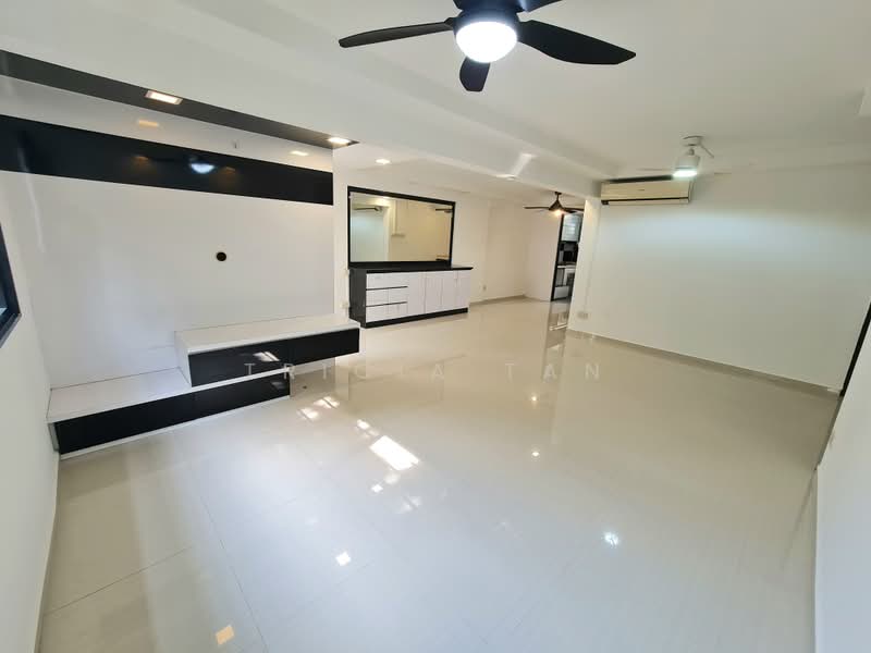 112 Simei Street 1, 112 Simei Street 1, 3 Bedrooms, 1,313 sqft, HDB Flat For Sale, by Tricia Tan, 500162654 - Living Room - PropertyGuru.com.sg
