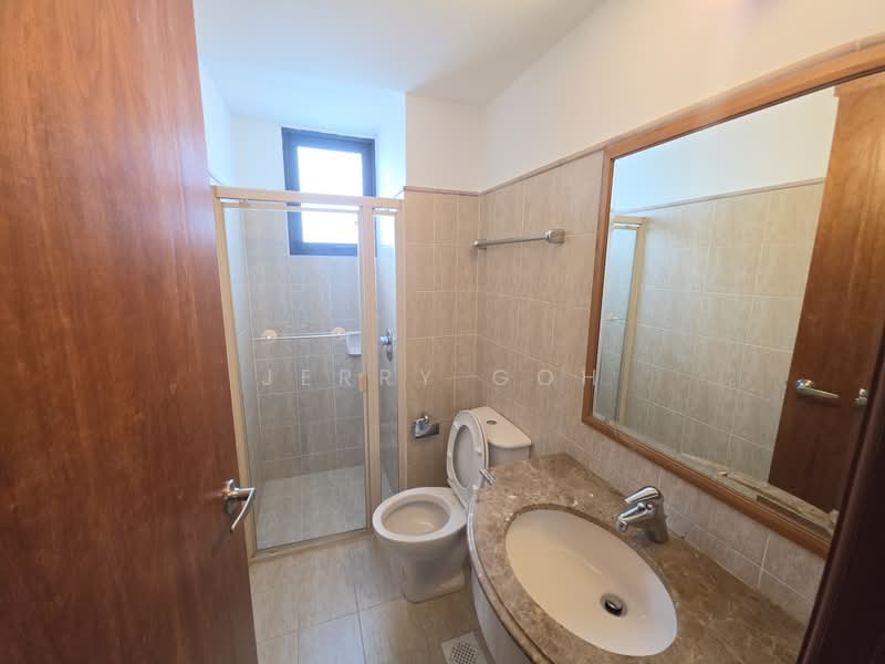 Tanglin View, 150 Prince Charles Crescent, 3 Bedrooms, 1,152 sqft, Condominium For Rent, by Jerry Goh, 500162664 - Bathroom - PropertyGuru.com.sg