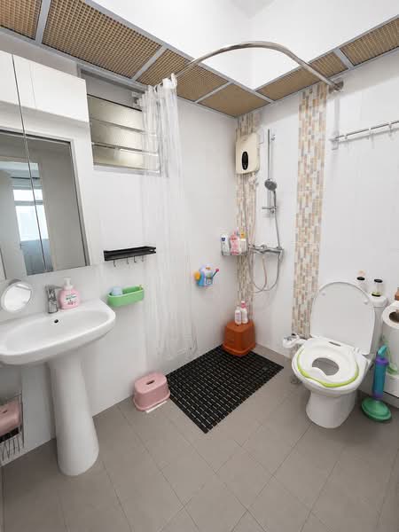 511B Yishun Street 51, 511B Yishun Street 51, 3 Bedrooms, 1,001 sqft, HDB Flat For Sale, by Bob Teo 张汉平, 500162667 - Bathroom - PropertyGuru.com.sg