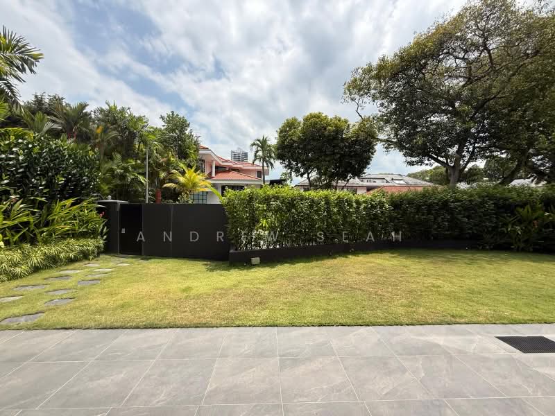 Hilltop luxury bungalow at Kingsmead Road, Kingsmead Road, 7 Bedrooms, 9,800 sqft, Bungalow House For Sale, by Andrew Seah, 500162671 - Exterior - PropertyGuru.com.sg