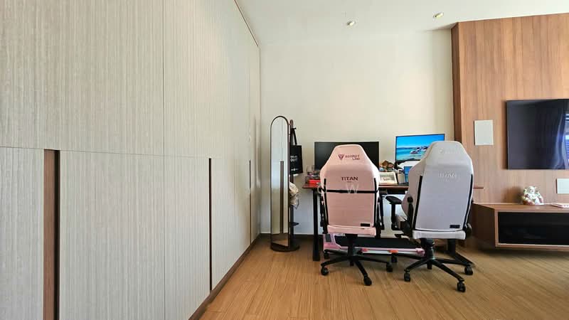 Renov D16 3000+sf, Inter-Terrace - 6bed 4bath - 10min Tenah Merah MRT - Siglap Mall Sungei Bedok MRT, , 6 Bedrooms, 3,200 sqft, Terraced House For Sale, by Roy Low, 500162673 - Study - PropertyGuru.com.sg