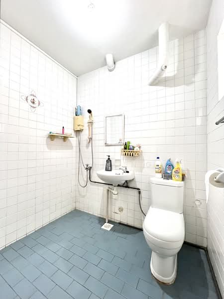 825 Yishun Street 81, 825 Yishun Street 81, 2 Bedrooms, 785 sqft, HDB Flat For Sale, by Ivan Ng, 500162679 - Bathroom - PropertyGuru.com.sg