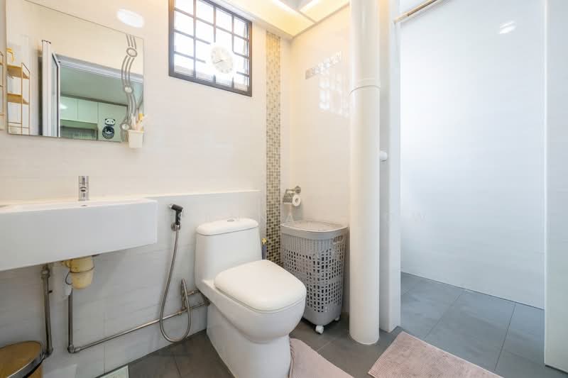 167 Woodlands Street 11, 167 Woodlands Street 11, 4 Bedrooms, 1,453 sqft, HDB Flat For Sale, by Susanna Yeow, 500162688 - Bathroom - PropertyGuru.com.sg