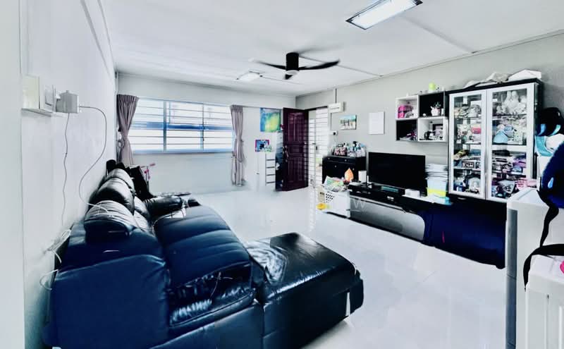 316 Clementi Avenue 4, 316 Clementi Avenue 4, 3 Bedrooms, 979 sqft, HDB Flat For Sale, by Ann Teiw, 500162695 - Living Room - PropertyGuru.com.sg