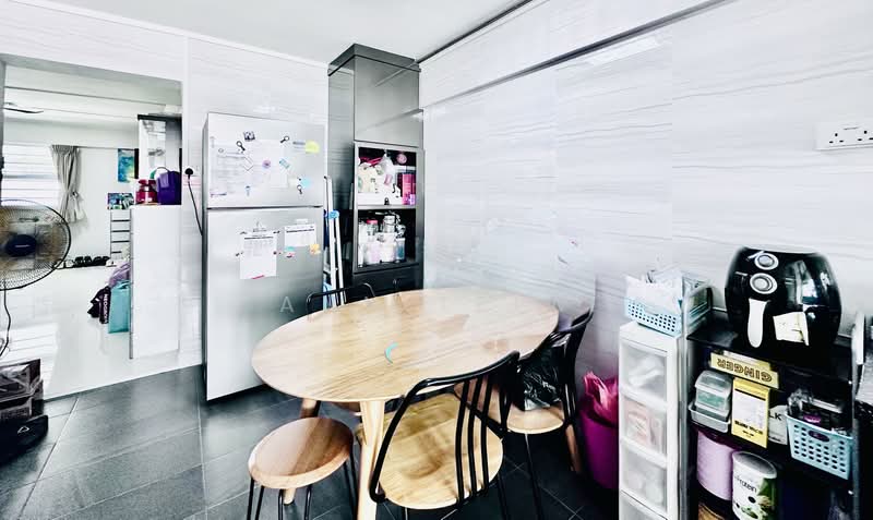 316 Clementi Avenue 4, 316 Clementi Avenue 4, 3 Bedrooms, 979 sqft, HDB Flat For Sale, by Ann Teiw, 500162695 - Dining Room - PropertyGuru.com.sg