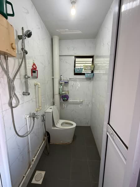 301 Ubi Avenue 1, 301 Ubi Avenue 1, 2 Bedrooms, 689 sqft, HDB Flat For Sale, by Charlie Ethan Chia, 500162698 - Bathroom - PropertyGuru.com.sg