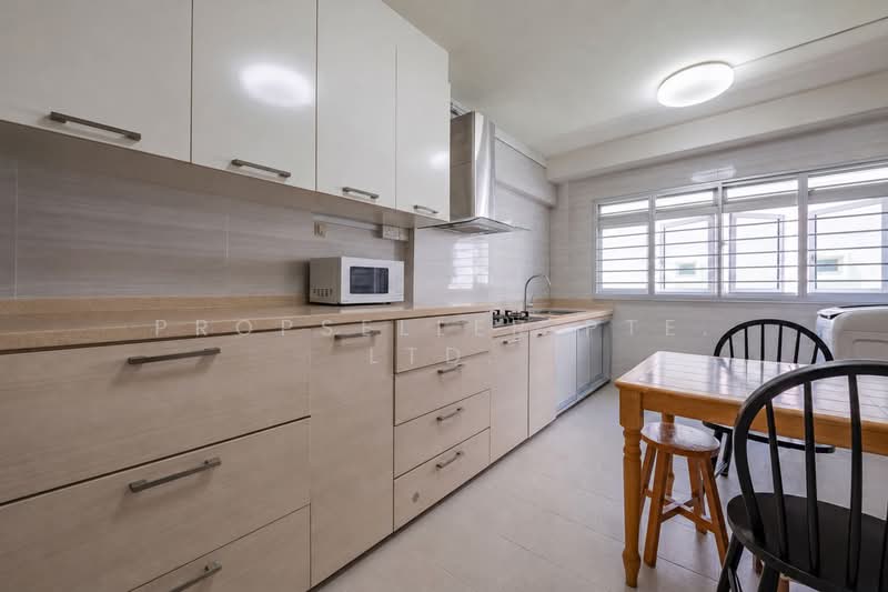 485A Tampines Ave 9, 485A Tampines Avenue 9, 3 Bedrooms, 1,346 sqft, HDB Flat For Sale, by Florence Ho, 500162703 - Kitchen - PropertyGuru.com.sg