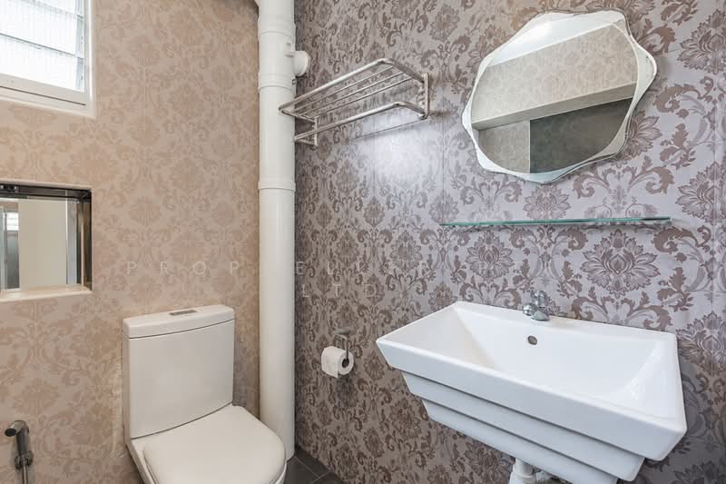 615 Choa Chu Kang Street 62, 615 Choa Chu Kang Street 62, 3 Bedrooms, 1,367 sqft, HDB Flat For Sale, by Gina Tow, 500162732 - Bathroom - PropertyGuru.com.sg