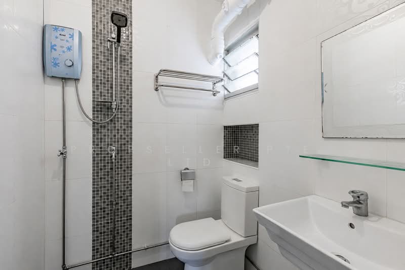615 Choa Chu Kang Street 62, 615 Choa Chu Kang Street 62, 3 Bedrooms, 1,367 sqft, HDB Flat For Sale, by Gina Tow, 500162732 - Bathroom - PropertyGuru.com.sg