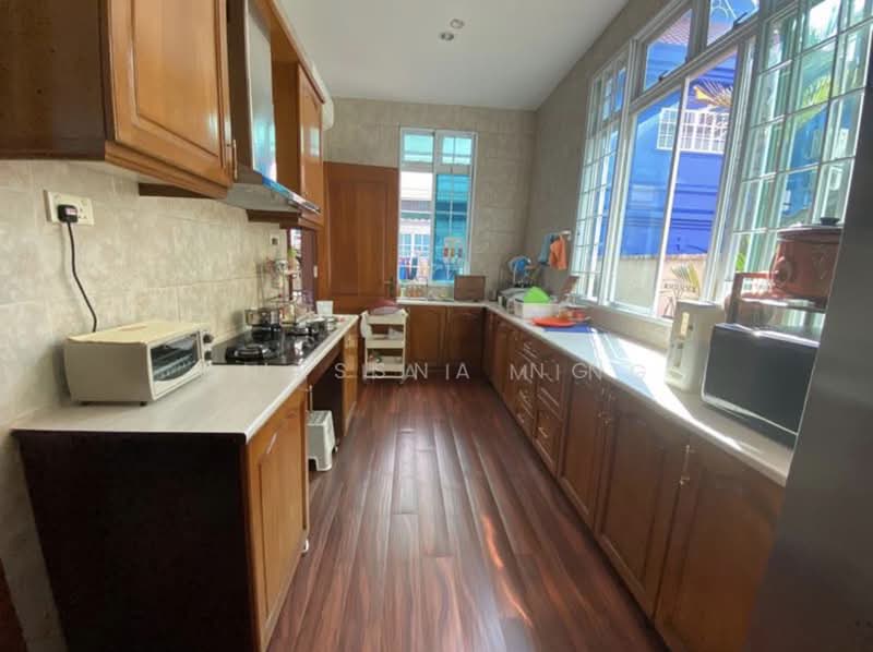 Cotswold Close, , 7 Bedrooms, 6,000 sqft, Detached House For Rent, by Jessna Ng, 500162740 - Kitchen - PropertyGuru.com.sg