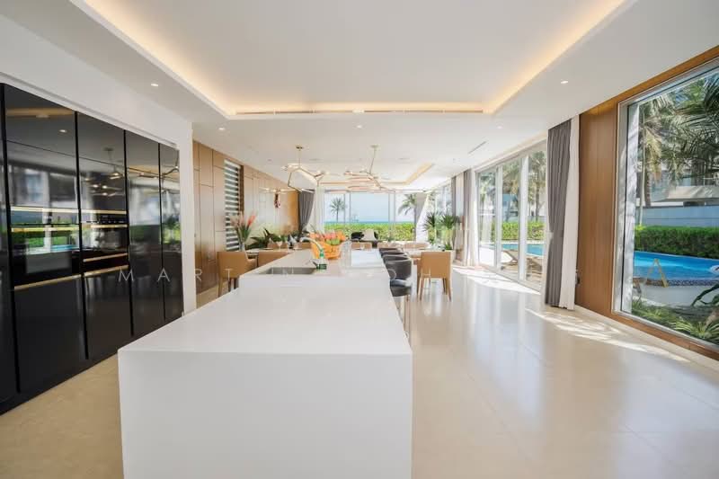Bungalow Near Stevens MRT 🔥1KM SCGS 🔥 Spacious, Multi- Gen Living!!, , 6 Bedrooms, 5,000 sqft, Detached House For Sale, by Martin Goh 吴伟楠, 500162767 - Kitchen - PropertyGuru.com.sg