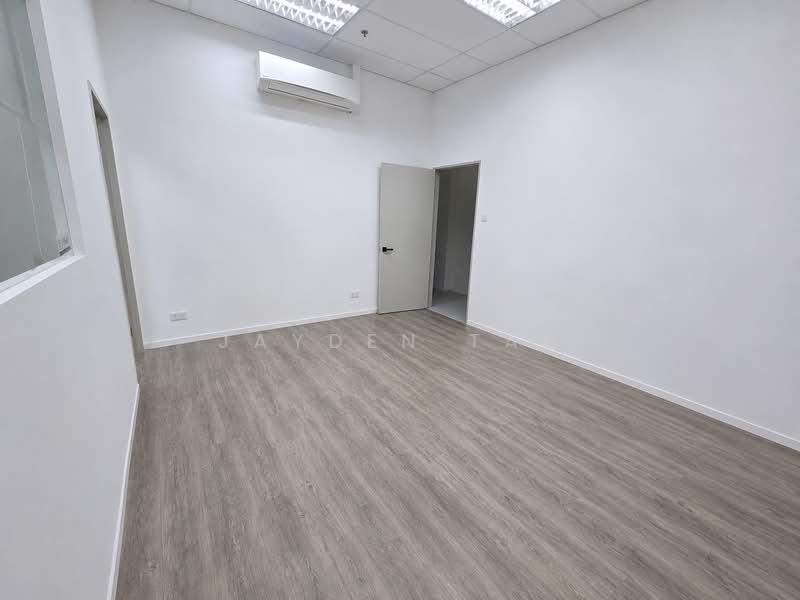 Woodlands 11, 11 Woodlands Close, 290 sqft, Light Industrial (B1) For Rent, by Jayden Tan, 500162800 - Interior - CommercialGuru.com.sg