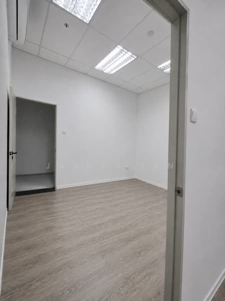 Woodlands 11, 11 Woodlands Close, 290 sqft, Light Industrial (B1) For Rent, by Jayden Tan, 500162800 - Interior - CommercialGuru.com.sg