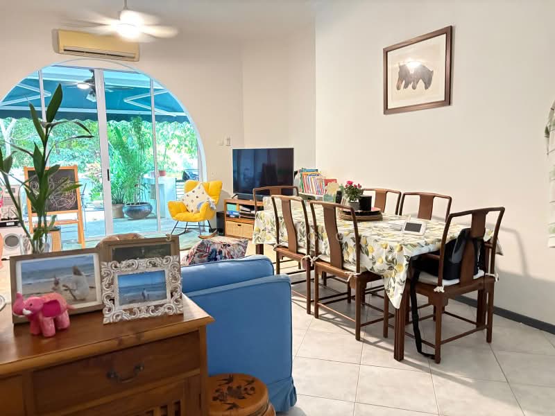 Shelford Green, 9 Shelford Road, 2 Bedrooms, 1,561 sqft, Condominium For Rent, by Julia Goh, 500162812 - Living Room - PropertyGuru.com.sg