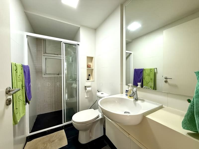 The Esparis, 7 Pasir Ris Drive 4, 3 Bedrooms, 1,184 sqft, Condominium For Sale, by Aldric Tong 董伟祥, 500162841 - Bathroom - PropertyGuru.com.sg