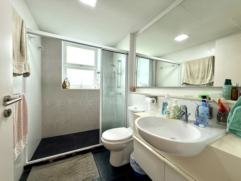 The Esparis, 7 Pasir Ris Drive 4, 3 Bedrooms, 1,184 sqft, Condominium For Sale, by Aldric Tong 董伟祥, 500162841 - Bathroom - PropertyGuru.com.sg