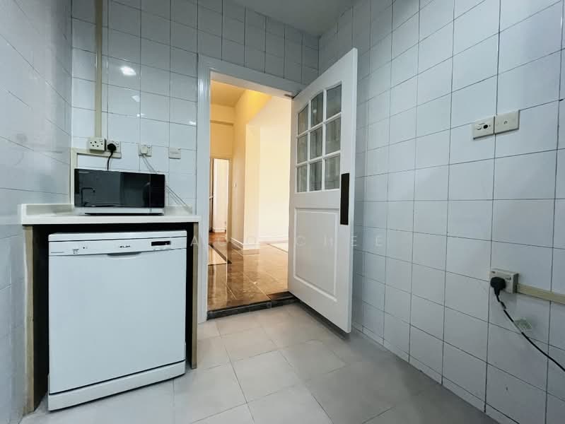 Leonie Condotel, 2 Leonie Hill Road, 4 Bedrooms, 2,980 sqft, Condominium For Rent, by Jacq Chee, 500162861 - Kitchen - PropertyGuru.com.sg