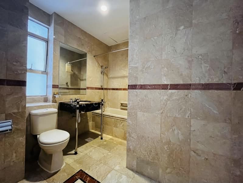Leonie Condotel, 2 Leonie Hill Road, 4 Bedrooms, 2,980 sqft, Condominium For Rent, by Jacq Chee, 500162861 - Bathroom - PropertyGuru.com.sg
