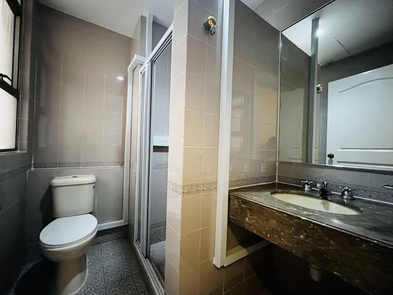 Leonie Condotel, 2 Leonie Hill Road, 4 Bedrooms, 2,980 sqft, Condominium For Rent, by Jacq Chee, 500162861 - Bathroom - PropertyGuru.com.sg