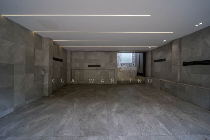 Semi-Detached Kheam Hock | Dunearn Rd | University Rd, , 7 Bedrooms, 5,000 sqft, Semi-Detached House For Sale, by Kua WanTing, 500162864 - Entrance - PropertyGuru.com.sg