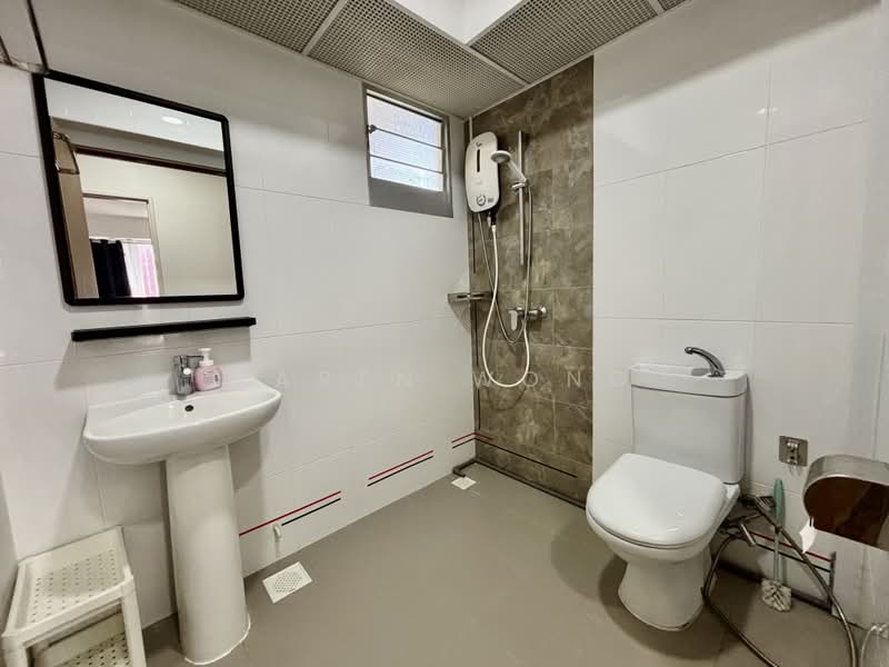 228B Ang Mo Kio Street 23, 228B Ang Mo Kio Street 23, 3 Bedrooms, 1,216 sqft, HDB Flat For Sale, by Karen Wong, 500162870 - Bathroom - PropertyGuru.com.sg