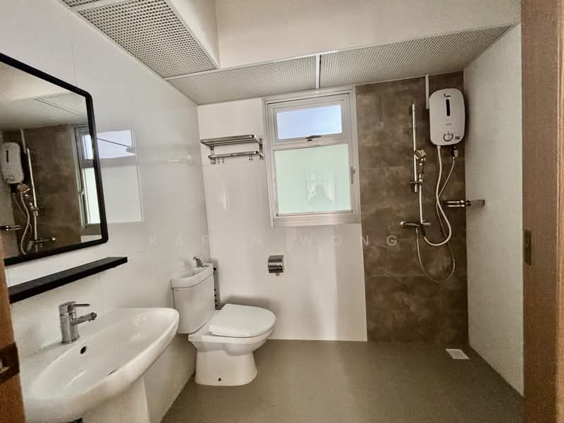 228B Ang Mo Kio Street 23, 228B Ang Mo Kio Street 23, 3 Bedrooms, 1,216 sqft, HDB Flat For Sale, by Karen Wong, 500162870 - Master Bathroom - PropertyGuru.com.sg