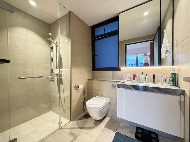 The Garden Residences, 1 Serangoon North View, 3 Bedrooms, 904 sqft, Condominium For Sale, by Aldric Tong 董伟祥, 500162879 - Bathroom - PropertyGuru.com.sg