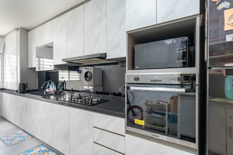 297 Tampines Street 22, 297 Tampines Street 22, 3 Bedrooms, 1,130 sqft, HDB Flat For Sale, by Faizal Kasmin, 500162882 - Kitchen - PropertyGuru.com.sg