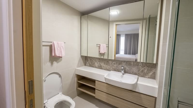 The Lakefront Residences, 42 Lakeside Drive, 2 Bedrooms, 990 sqft, Condominium For Sale, by William Chia, 500162883 - Bathroom - PropertyGuru.com.sg
