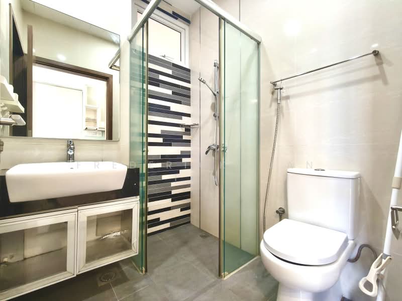 Novena Regency, 275 Thomson Road, 2 Bedrooms, 592 sqft, Apartment For Sale, by Frederick Ivan Tan, 500162894 - Bathroom - PropertyGuru.com.sg