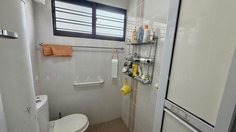 146 Bukit Batok West Avenue 6, 146 Bukit Batok West Avenue 6, Dairy Farm / Bukit Panjang / Choa Chu Kang, 2 Bedrooms, 732 sqft, HDB Flat For Sale, by Ray Faris Zainol, 500162898 - Common Bathroom - PropertyGuru.com.sg