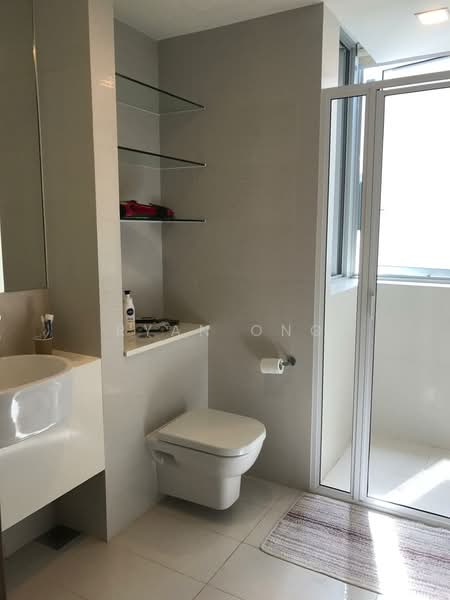 The Wharf Residence, 7 Tong Watt Road, 3 Bedrooms, 1,539 sqft, Condominium For Sale, by Ryan Ong, 500162903 - Bathroom - PropertyGuru.com.sg