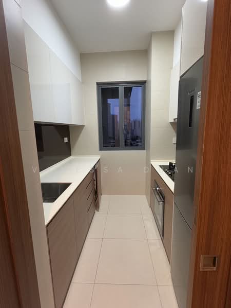 Stirling Residences, 21 Stirling Road, 3 Bedrooms, 883 sqft, Condominium For Rent, by Vanessa Duan, 500162904 - Kitchen - PropertyGuru.com.sg