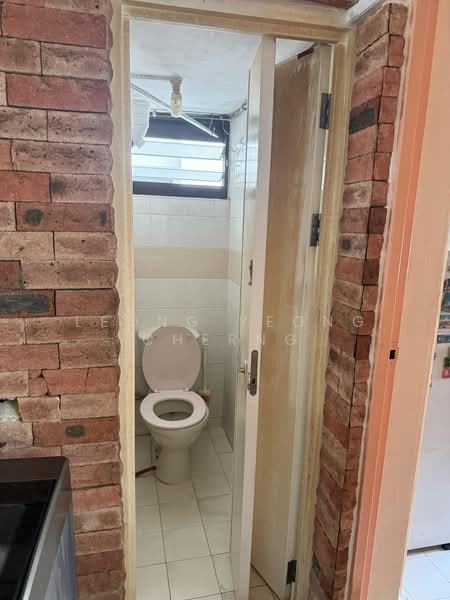 27 New Upper Changi Road, 27 New Upper Changi Road, 2 Bedrooms, 700 sqft, HDB Flat For Rent, by Leong Yeong Cherng, 500162921 - Bathroom - PropertyGuru.com.sg