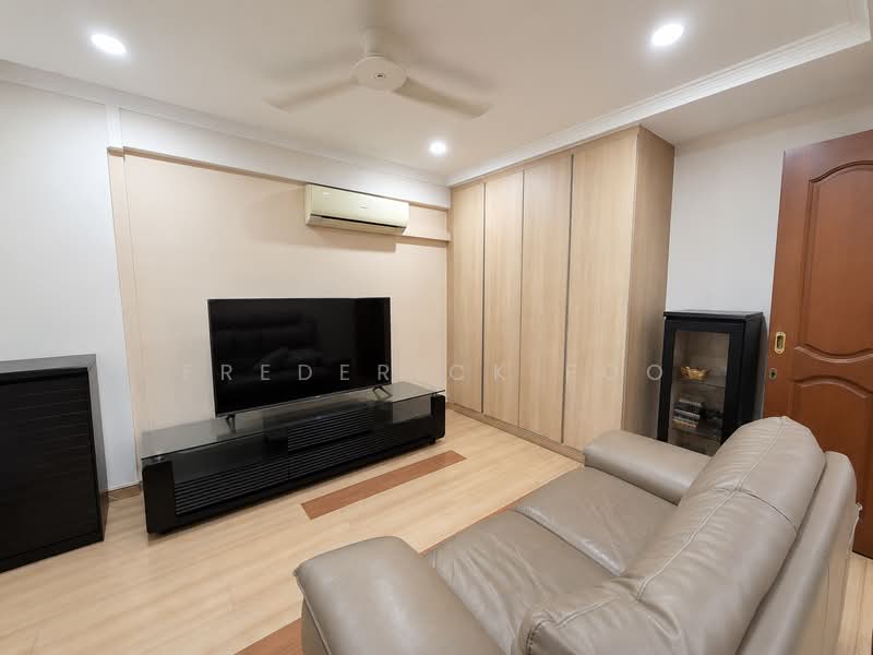 402 Bedok North Avenue 3, 402 Bedok North Avenue 3, 2 Bedrooms, 721 sqft, HDB Flat For Sale, by Frederick Foo, 500162923 - 2nd Room / Living Room - PropertyGuru.com.sg