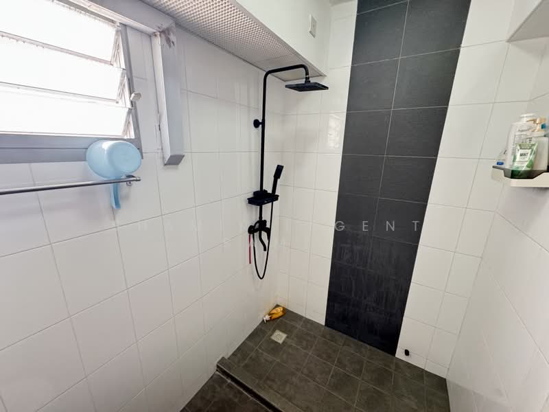 622C Punggol Central, 622C Punggol Central, 2 Bedrooms, 742 sqft, HDB Flat For Sale, by Shamir (Agent SAM), 500162924 - Bathroom - PropertyGuru.com.sg