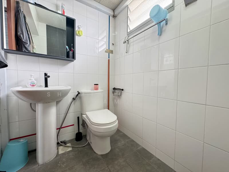 622C Punggol Central, 622C Punggol Central, 2 Bedrooms, 742 sqft, HDB Flat For Sale, by Shamir (Agent SAM), 500162924 - Bathroom - PropertyGuru.com.sg