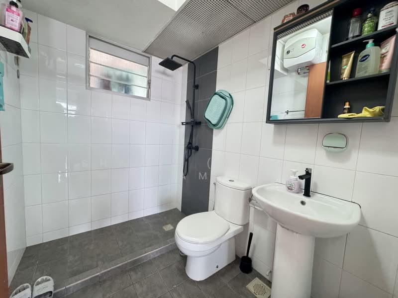 622C Punggol Central, 622C Punggol Central, 2 Bedrooms, 742 sqft, HDB Flat For Sale, by Shamir (Agent SAM), 500162924 - Bathroom - PropertyGuru.com.sg